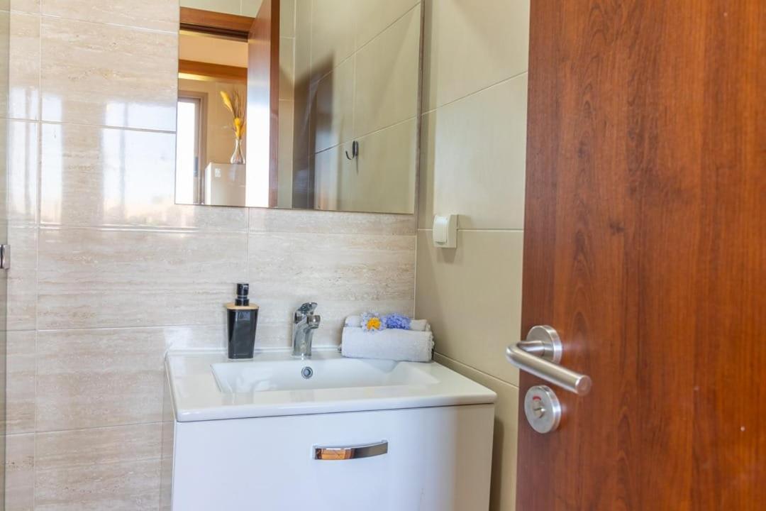 Cosy Flat 2 Bedrooms With Pool And Garden Appartamento *